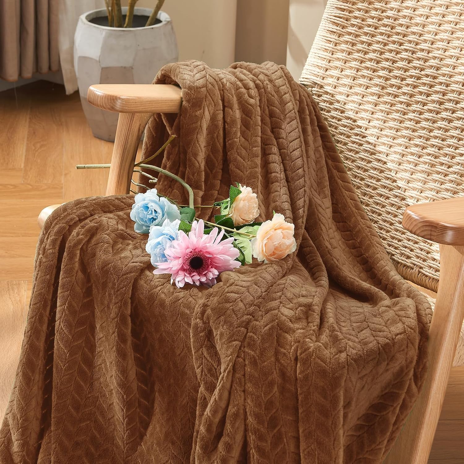 Fleece Twin Blanket for Bed Chocolate Brown Throw Blanket for Couch Super Soft Cozy Warm Blankets and Throws Lightweight Fuzzy Large Blanket for Sofa Bed Office,60X90 Inches