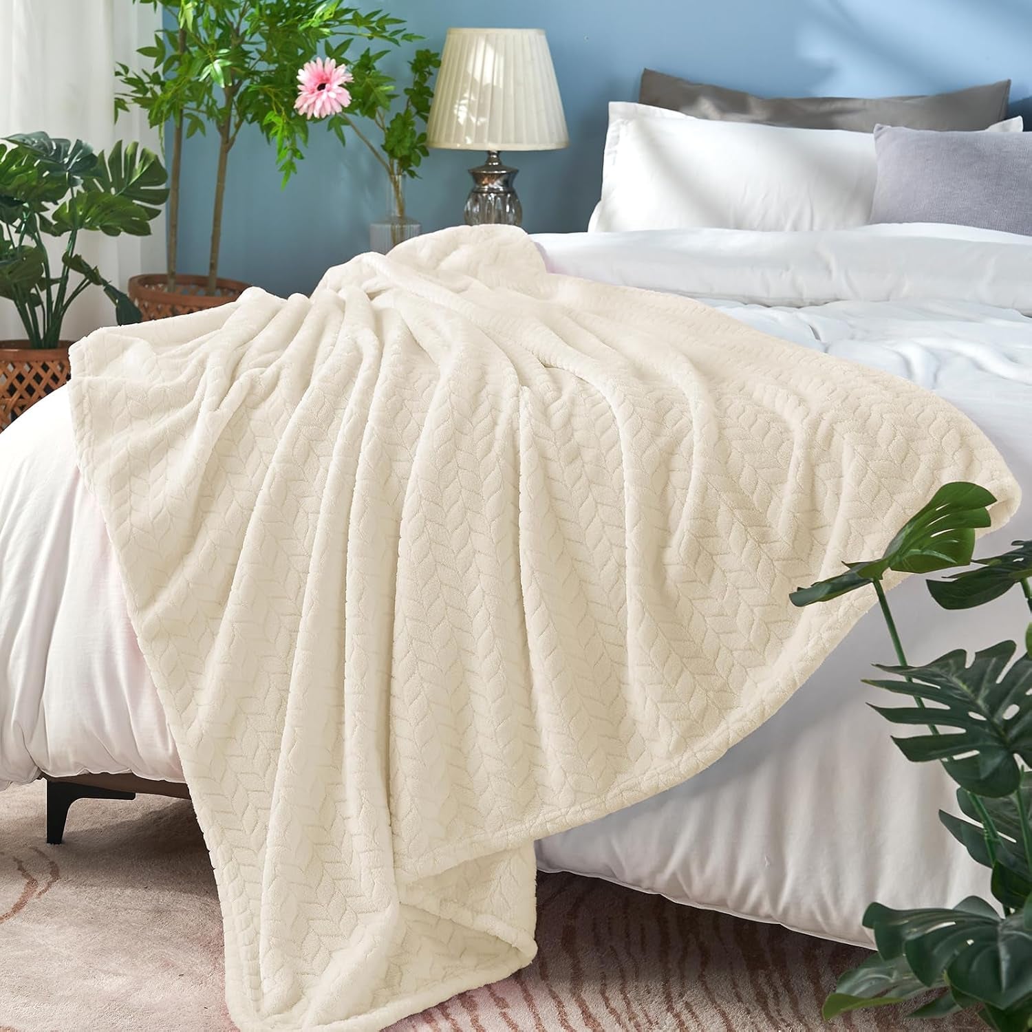 Fleece Twin Blanket for Bed Cream White Throw Blanket for Couch Super Soft Cozy Warm Blankets and Throws Lightweight Fuzzy Large Blanket for Sofa Bed Office,50X60 Inches