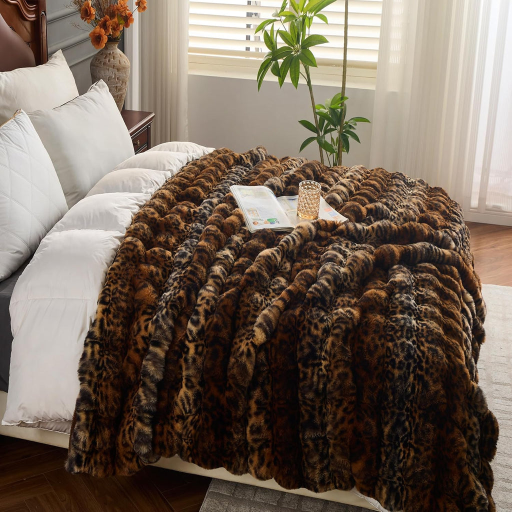 Leopard Throw Blanket 50''X60'', 750 GSM Double Sided Faux Fur Blankets and Throws for Bed Sofa Travel and Camping, Super Soft Cozy Fluffy Plush Blanket, Cheetah Print Blankets for All Seasons