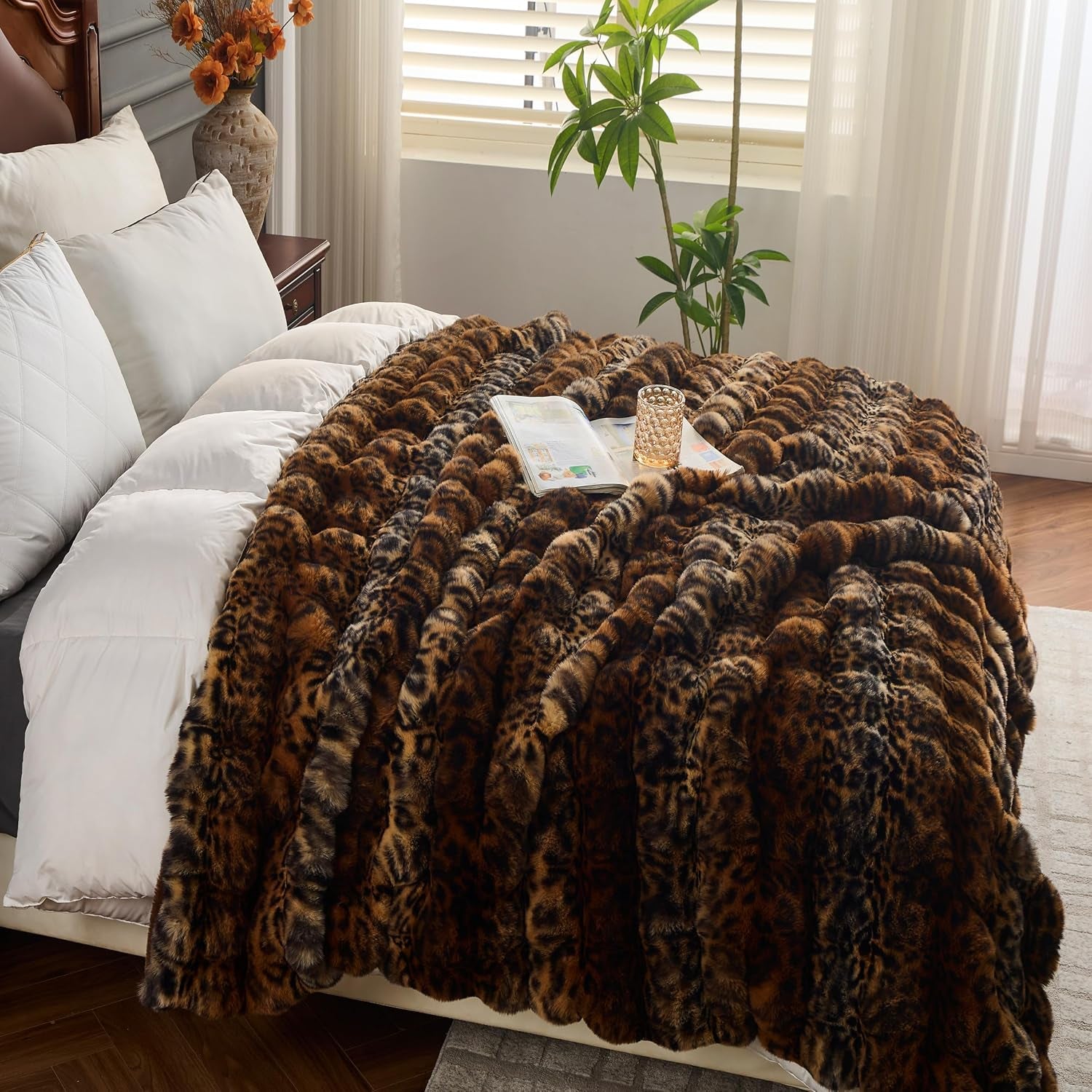 Leopard Throw Blanket 50''X60'', 750 GSM Double Sided Faux Fur Blankets and Throws for Bed Sofa Travel and Camping, Super Soft Cozy Fluffy Plush Blanket, Cheetah Print Blankets for All Seasons