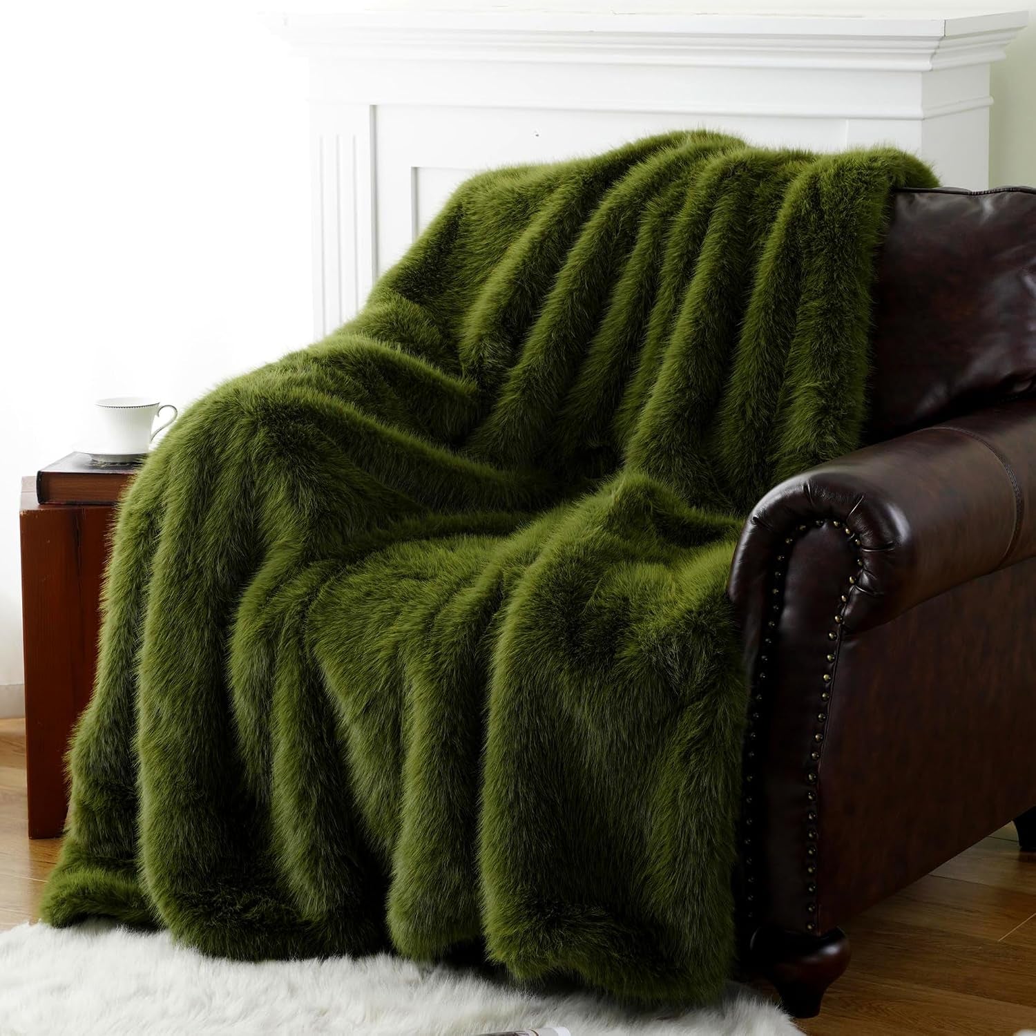 Luxury Fluffy Green Faux Fur Throw Blanket, Cozy Warm Fur Blanket for Couch, Sofa, Chair, Bed, Plush Fuzzy Fur Throws with Long Pile, 50"X60"