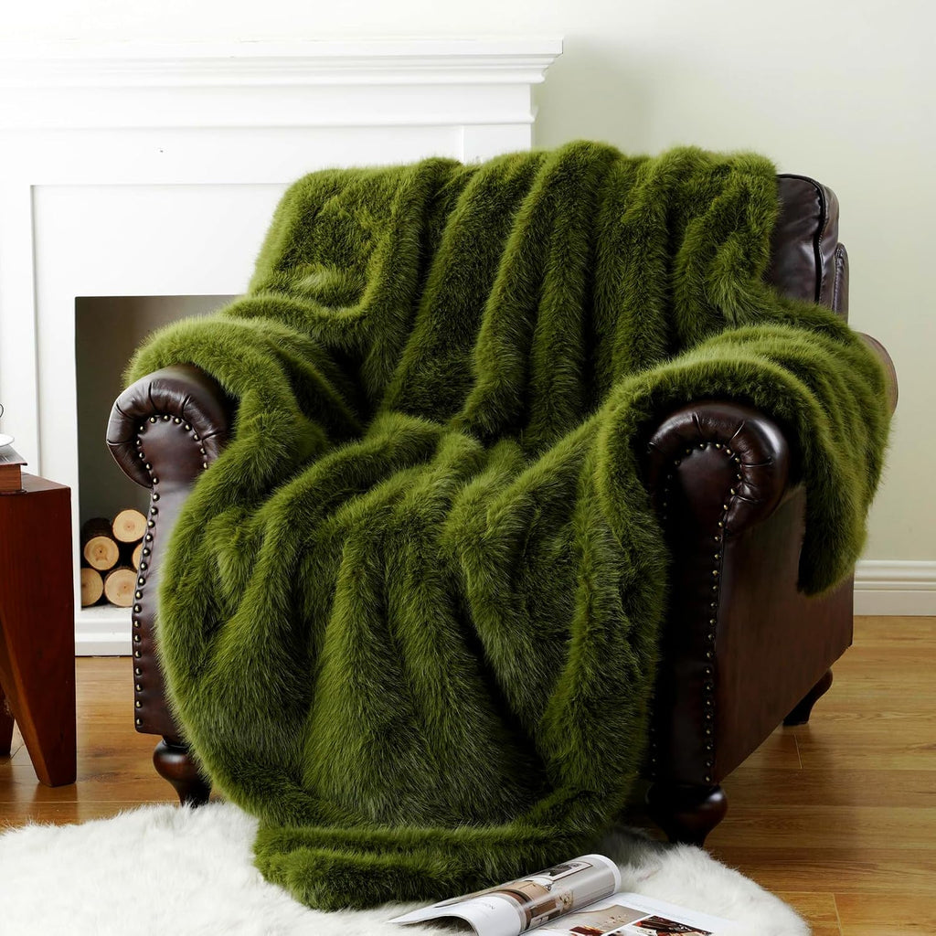 Luxury Fluffy Green Faux Fur Throw Blanket, Cozy Warm Fur Blanket for Couch, Sofa, Chair, Bed, Plush Fuzzy Fur Throws with Long Pile, 50"X60"