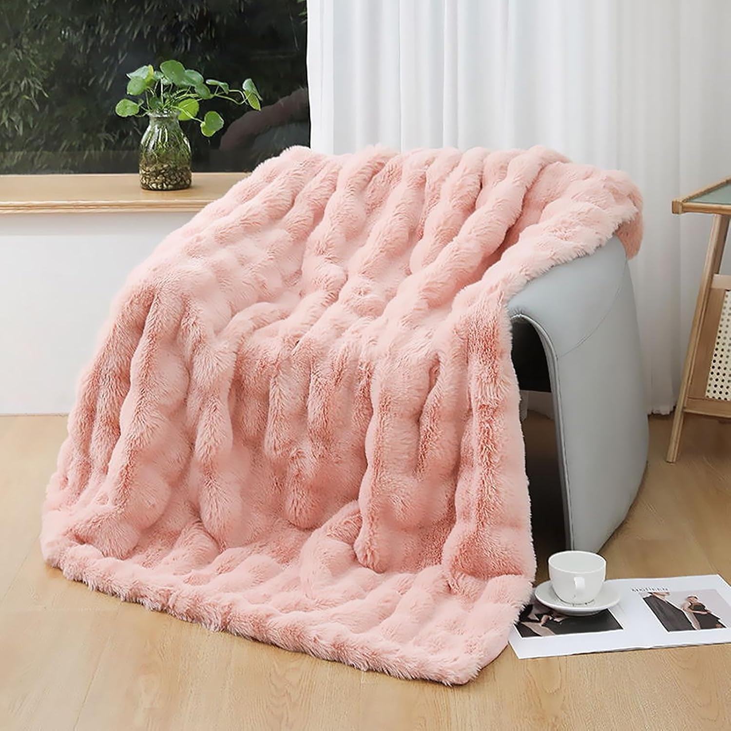 Pink Faux Fur Throw Blanket for Girls 50''X60'' Decorative Shaggy Velvet Blanket Fluffy Cozy Plush Warm Bed Throws for Bedroom, Living Room, Couch, Sofa, Office, Camping