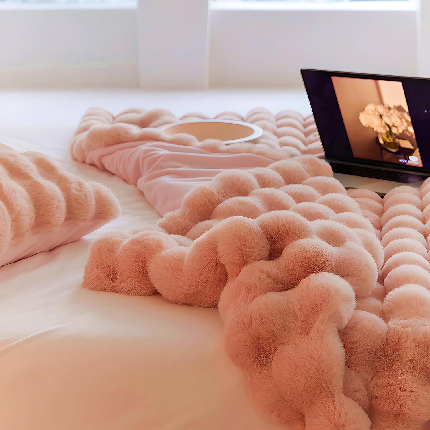 Pink Faux Fur Throw Blanket for Girls 50''X60'' Decorative Shaggy Velvet Blanket Fluffy Cozy Plush Warm Bed Throws for Bedroom, Living Room, Couch, Sofa, Office, Camping
