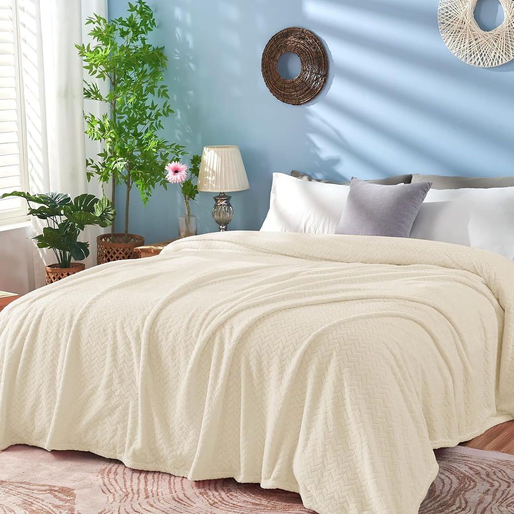 Fleece Twin Blanket for Bed Cream White Throw Blanket for Couch Super Soft Cozy Warm Blankets and Throws Lightweight Fuzzy Large Blanket for Sofa Bed Office,50X60 Inches