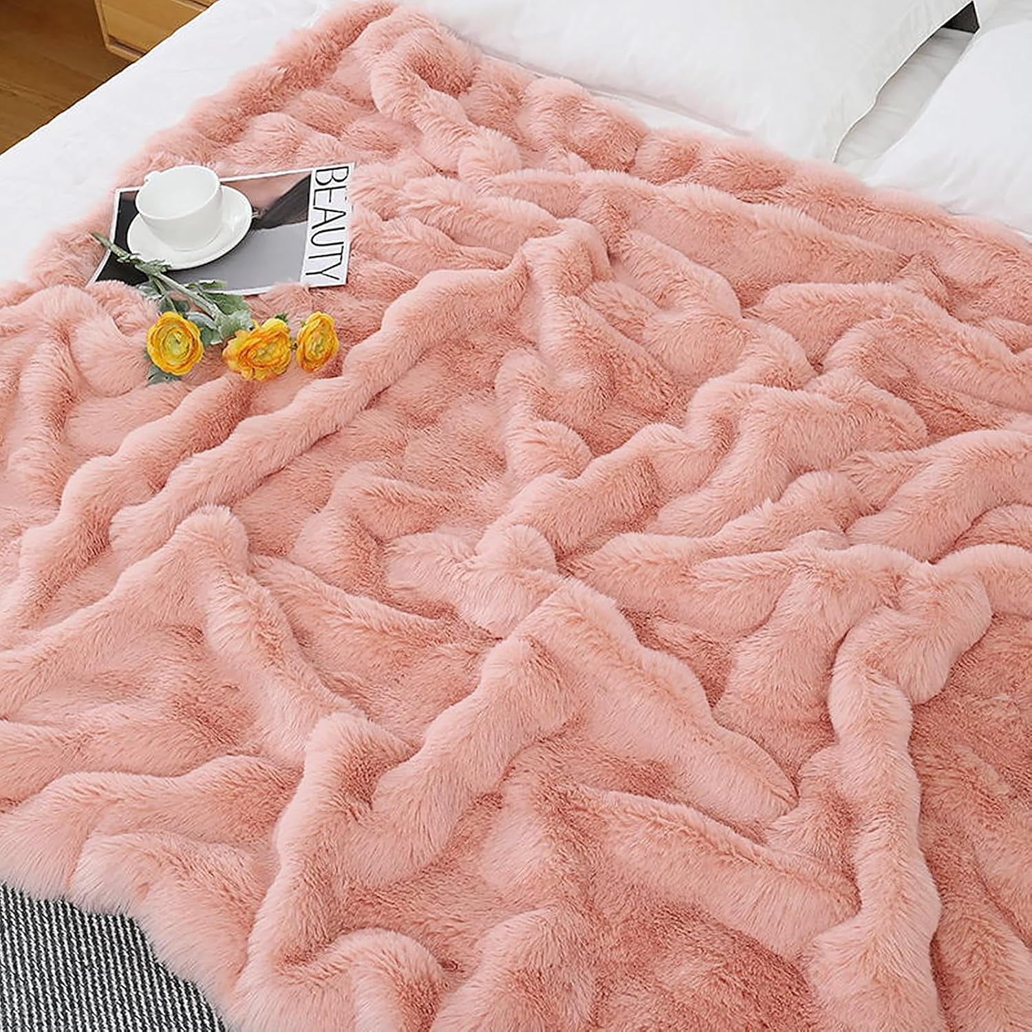 Pink Faux Fur Throw Blanket for Girls 50''X60'' Decorative Shaggy Velvet Blanket Fluffy Cozy Plush Warm Bed Throws for Bedroom, Living Room, Couch, Sofa, Office, Camping