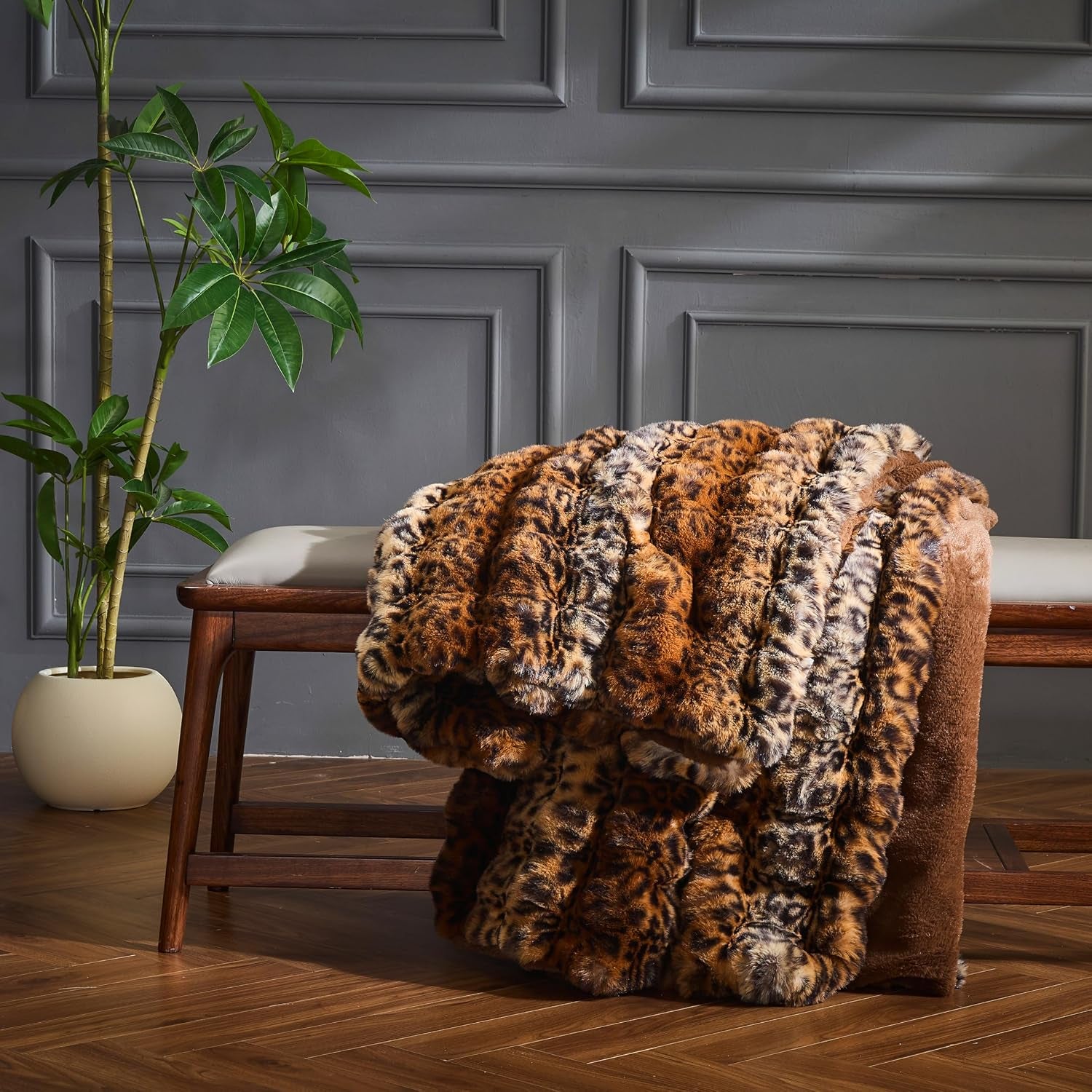 Leopard Throw Blanket 50''X60'', 750 GSM Double Sided Faux Fur Blankets and Throws for Bed Sofa Travel and Camping, Super Soft Cozy Fluffy Plush Blanket, Cheetah Print Blankets for All Seasons